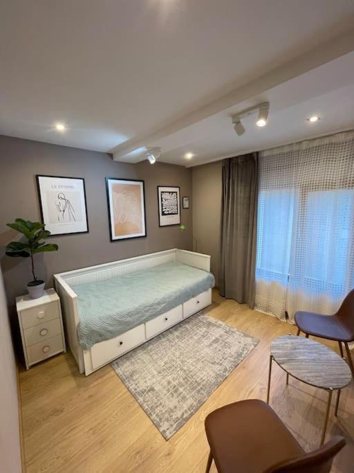 Piso De Dos Dormitorios Con Reforma De Diseno サン・フェリウ・ダ・ギショルス エクステリア 写真
